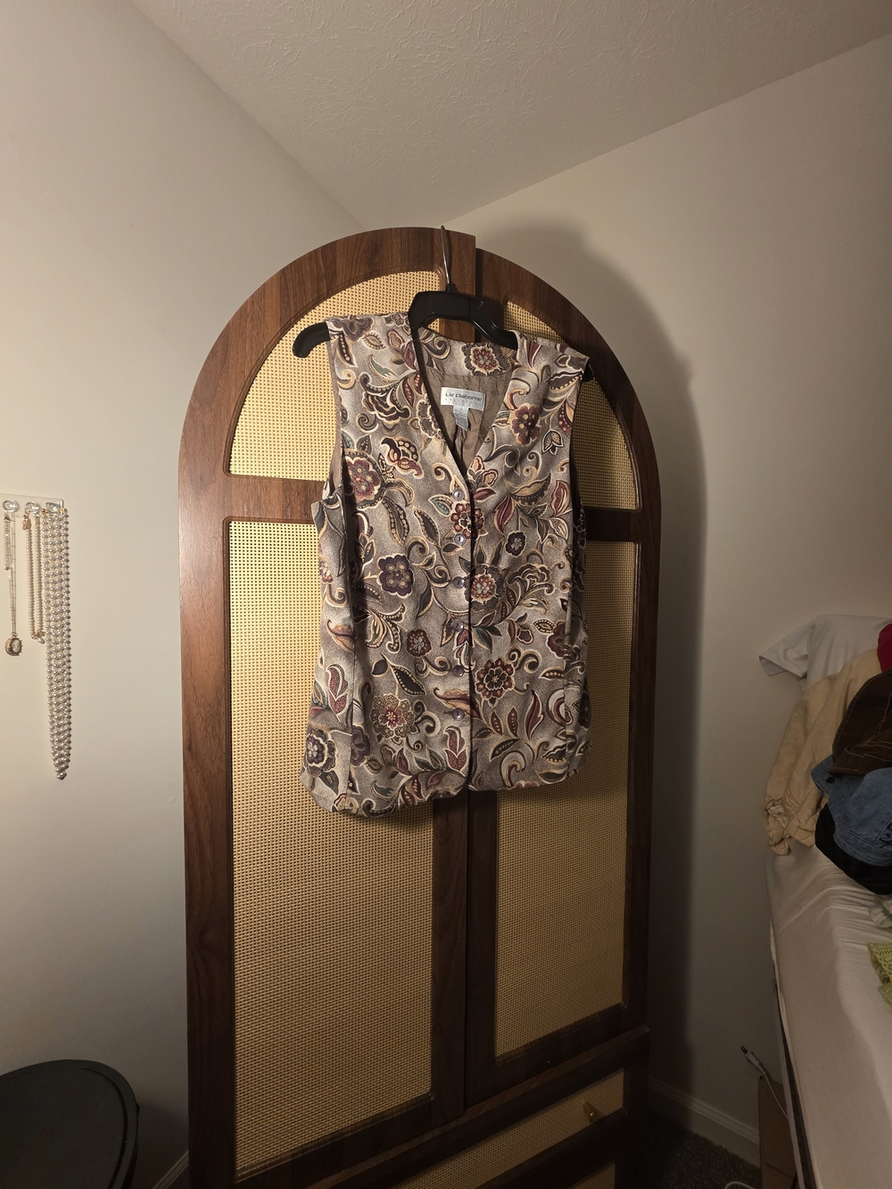 Liz Claiborne Beige Paisley Sleeveless Vest